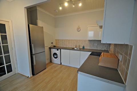 2 bedroom flat to rent, 49d Victoria Terrace, Dunfermline, Fife, KY12 0LY