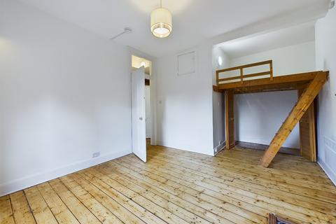 Studio to rent, Salamander Street, Leith, Edinburgh, EH6