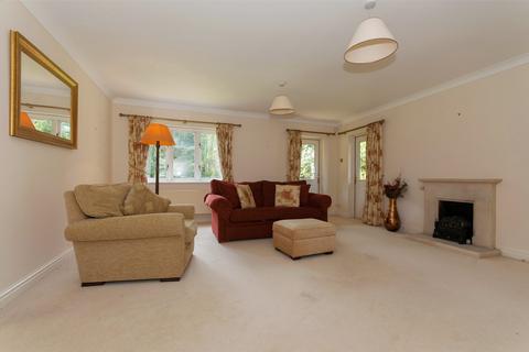 3 bedroom apartment to rent - Chartwell Court Grange, 35 Highacre, Dorking, Surrey, RH4