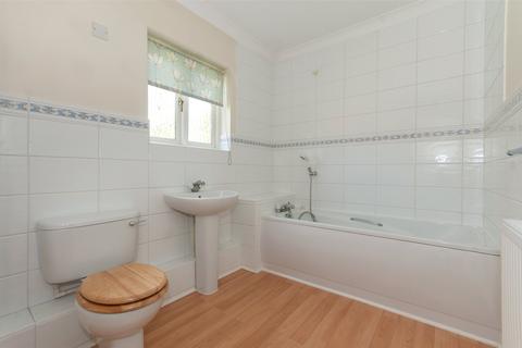 3 bedroom apartment to rent - Chartwell Court Grange, 35 Highacre, Dorking, Surrey, RH4