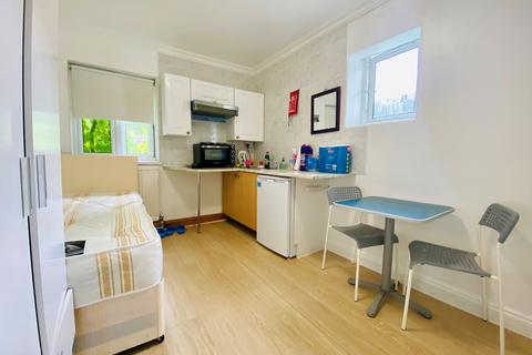 Studio to rent, Rectory Road, Stoke Newington