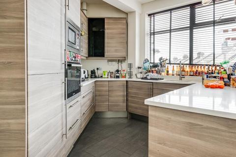4 bedroom flat to rent, Villiers Road, Willesden Green, NW2