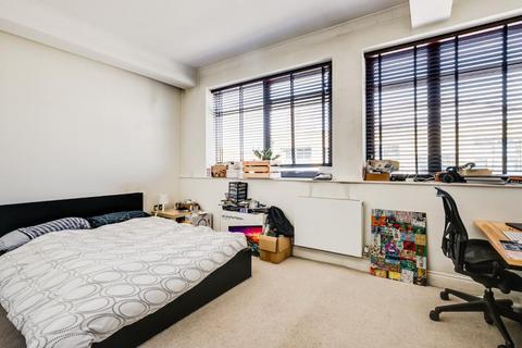 4 bedroom flat to rent, Villiers Road, Willesden Green, NW2
