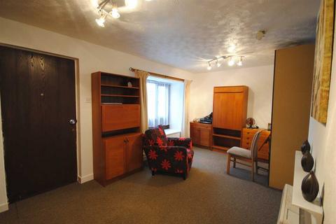 Studio to rent, Longley Close, Preston