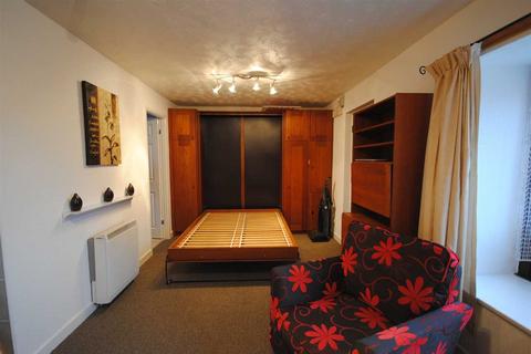 Studio to rent, Longley Close, Preston