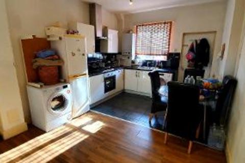 2 bedroom house to rent, Cranswick St, Rusholme, Manchester M14