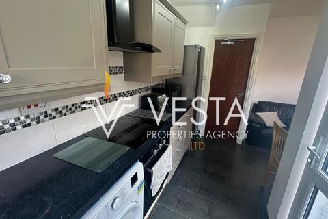 4 bedroom terraced house to rent, Craven Street