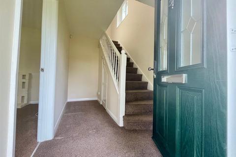 2 bedroom semi-detached house to rent - Blenheim Chase, Leigh-On-Sea, SS9
