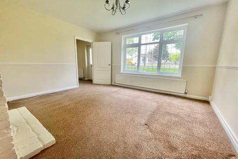 2 bedroom semi-detached house to rent - Blenheim Chase, Leigh-On-Sea, SS9