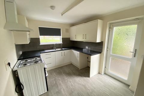 4 bedroom semi-detached bungalow to rent, Birchtree Close, Sketty, Swansea, SA2
