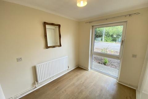 4 bedroom semi-detached bungalow to rent, Birchtree Close, Sketty, Swansea, SA2