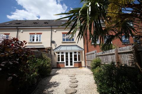 3 bedroom terraced house to rent, Railway Crescent, SHIPSTON-ON-STOUR, Warwickshire, CV36