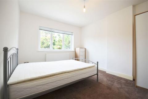 4 bedroom end of terrace house to rent, Park Drive, Acton W3 8NB