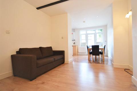 4 bedroom end of terrace house to rent, Park Drive, Acton W3 8NB