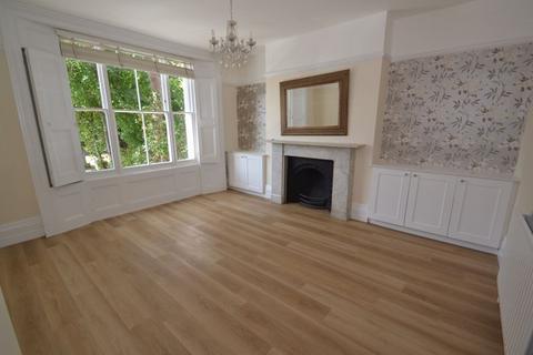 2 bedroom flat to rent, Freelands Road, Bromley.