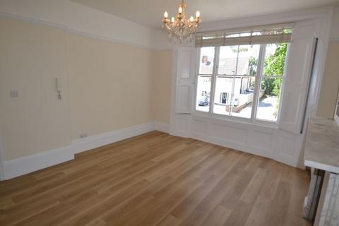 2 bedroom flat to rent, Freelands Road, Bromley.