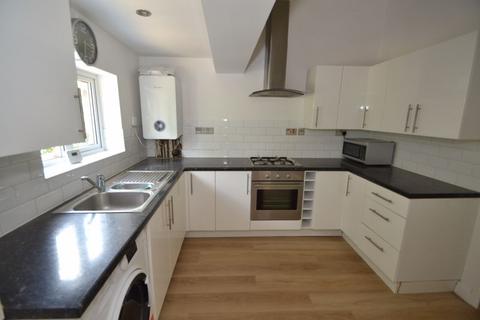 2 bedroom flat to rent, Freelands Road, Bromley.