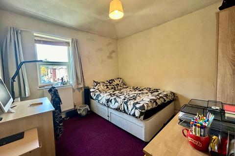 2 bedroom flat for sale, Earls Road
