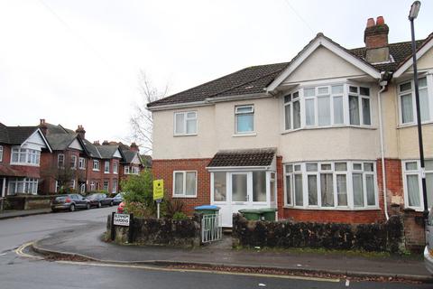 6 bedroom semi-detached house to rent, Blenheim Gardens, Southampton