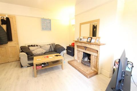 1 bedroom ground floor flat to rent, High Road