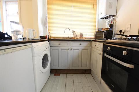 1 bedroom ground floor flat to rent, High Road