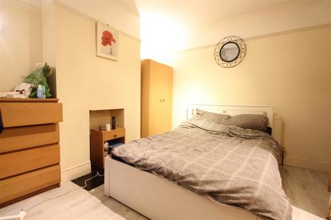 1 bedroom ground floor flat to rent, High Road