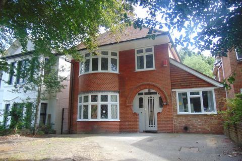 5 bedroom detached house to rent, Lawn Road