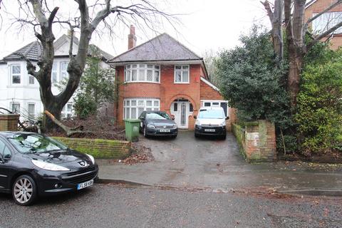 5 bedroom detached house to rent, Lawn Road