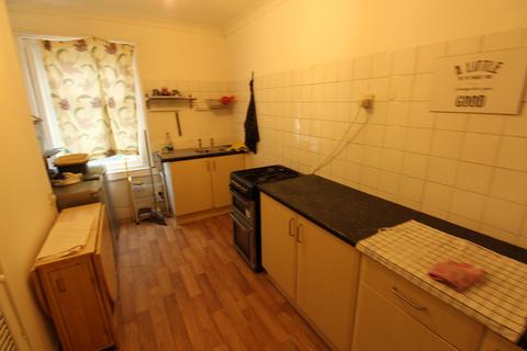 2 bedroom flat to rent, Bitterne Road West, Southampton