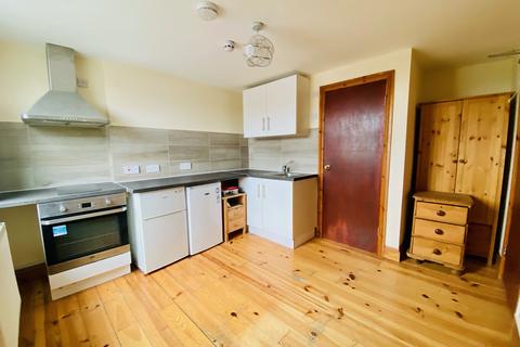 Studio to rent, Holloway Road, Archway