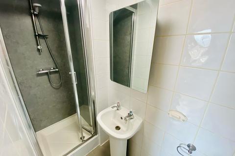 Studio to rent, Holloway Road, Archway