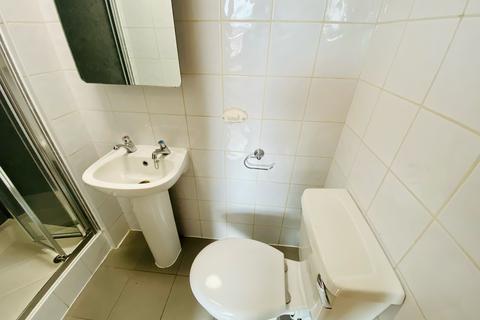 Studio to rent, Holloway Road, Archway