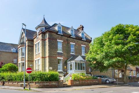 2 bedroom apartment to rent, Folkestone