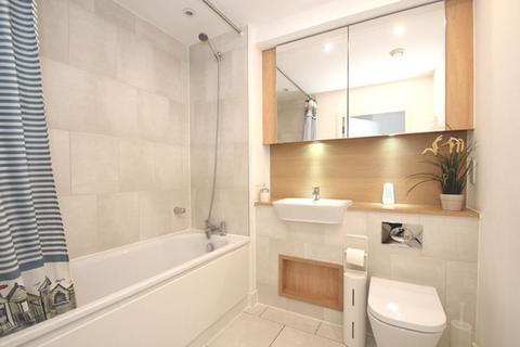 3 bedroom apartment to rent, Marner Point, London E3