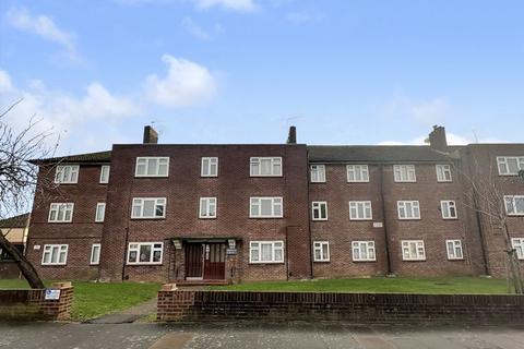 3 bedroom flat for sale, Fullwell Avenue, Clayhall