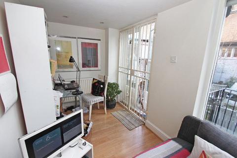 3 bedroom apartment to rent, Offord Road, London N1