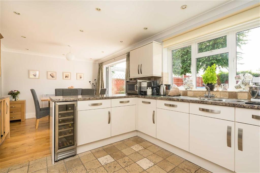 Saberton Close, Redbourn, Herts 4 bed detached house £625,000