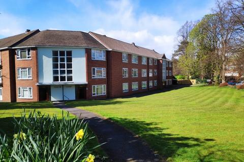 3 bedroom flat to rent, Wray Common Road, Reigate