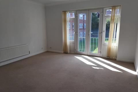 3 bedroom flat to rent, Wray Common Road, Reigate