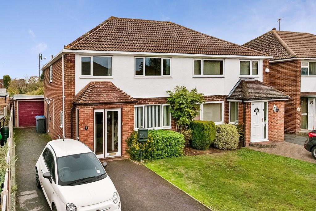 OLD WINDSOR 3 bed property £1,395 pcm (£322 pw)