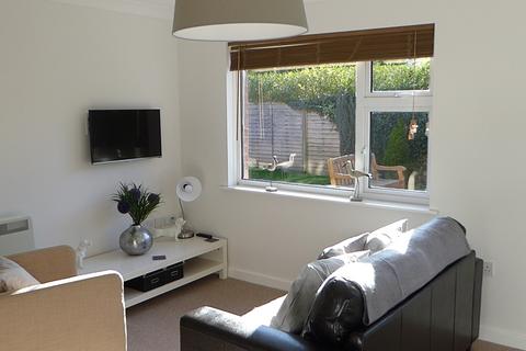 Studio to rent, Pages Gardens, Reading Road, Pangbourne, Reading, RG8