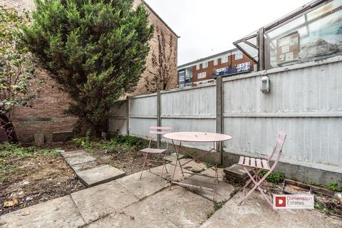 4 bedroom townhouse to rent, Blackwell Close, Homerton, Hackney, London, E5