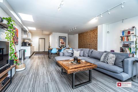 3 bedroom maisonette to rent, Ickburgh Road, London, Hackney, E5