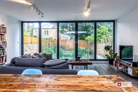 3 bedroom maisonette to rent, Ickburgh Road, London, Hackney, E5