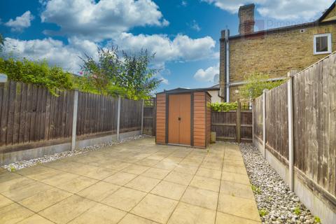 4 bedroom terraced house to rent - Montague Road, Leytonstone , London, E11