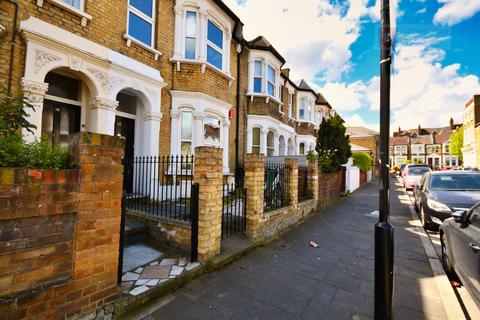 3 bedroom maisonette to rent, Ashenden Road, Homerton, Hackney