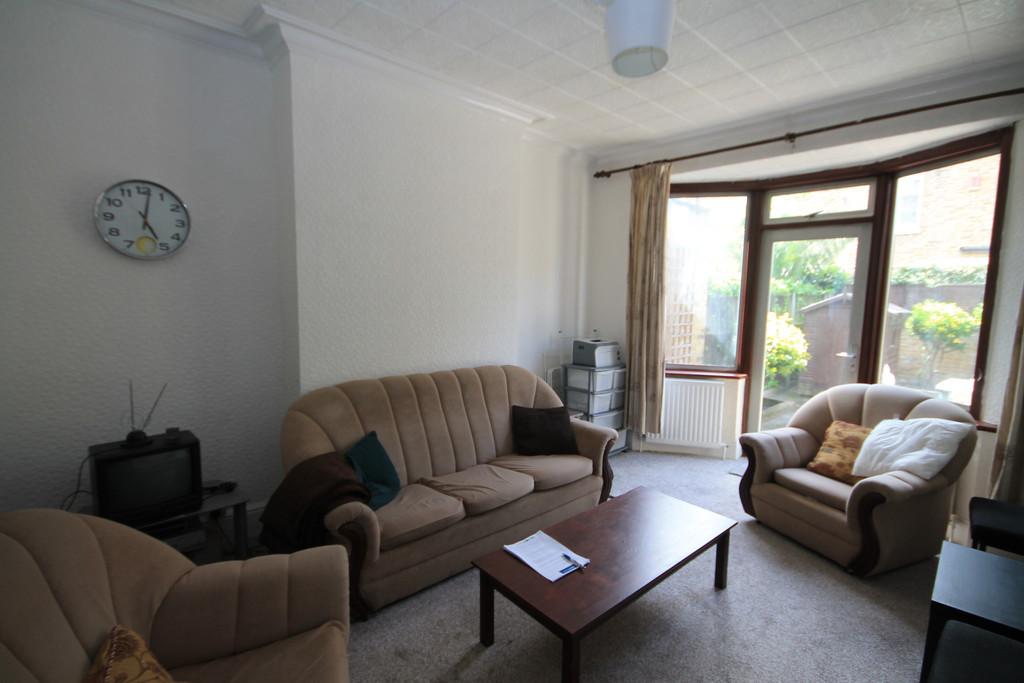 Bracken Avenue, London, SW12 4 bed house share £3,200 pcm (£738 pw)