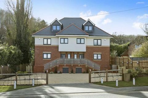 4 bedroom semi-detached house to rent, Birtley Road, Bramley