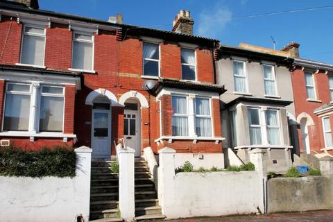 3 bedroom terraced house to rent, Rochester Street, Chatham
