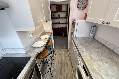 1 bedroom flat to rent, Du Cane Court, Balham High Road Balham SW17 7JU.